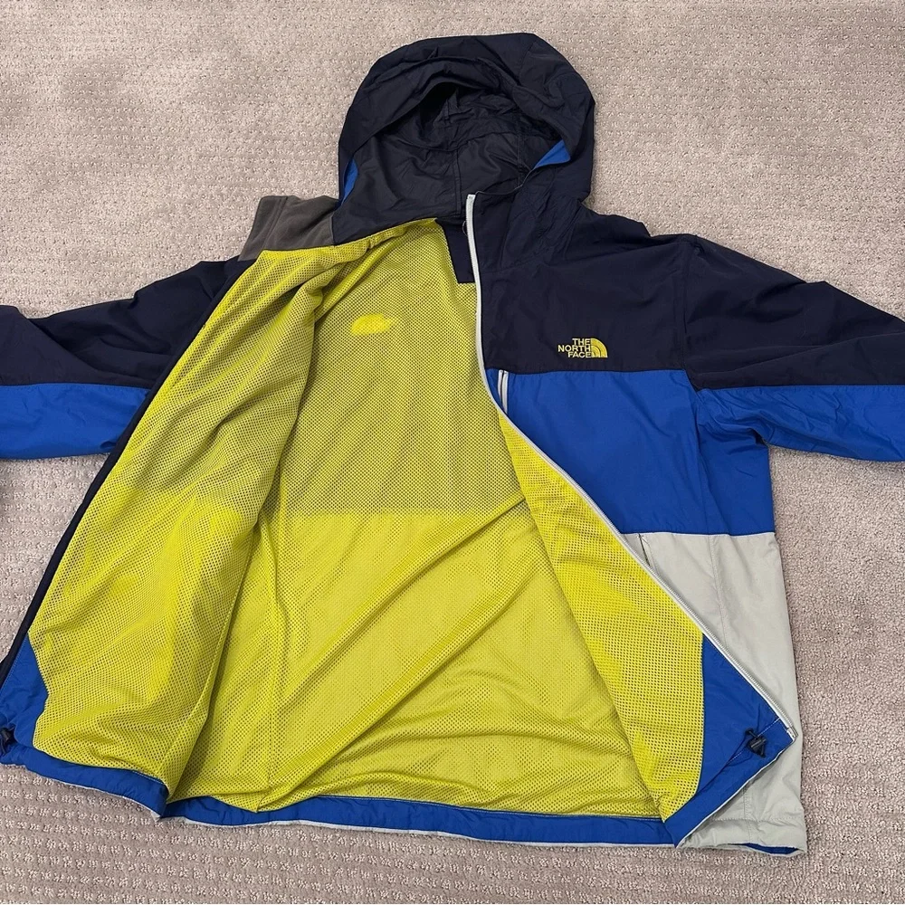 The North Face Men’s Large Hooded Insulated Jacket, Blue Gray Yellow Colorblock - Picture 4 of 12